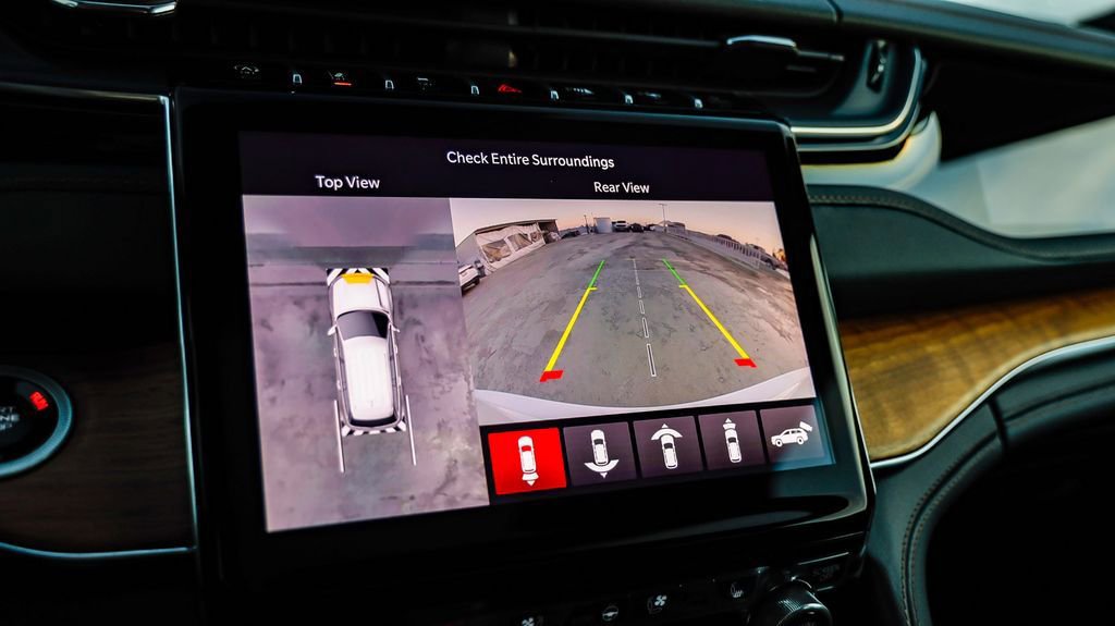 New 2025 Jeep Grand Cherokee Summit image 29