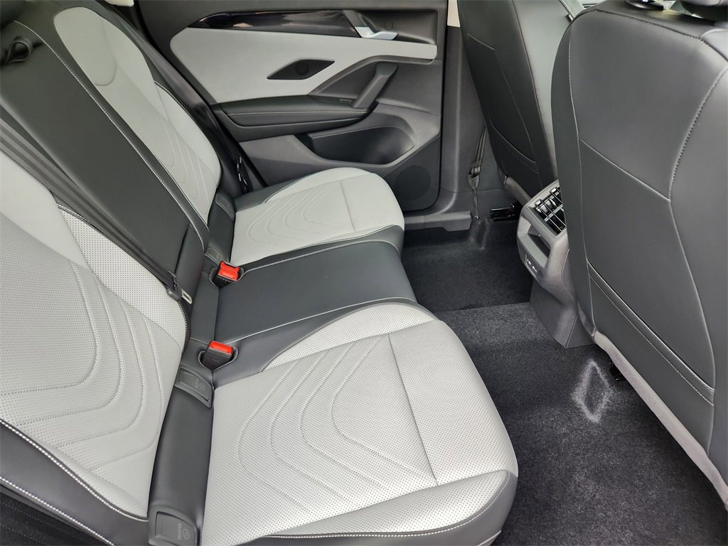 New 2025 Volkswagen Tiguan SE image 21