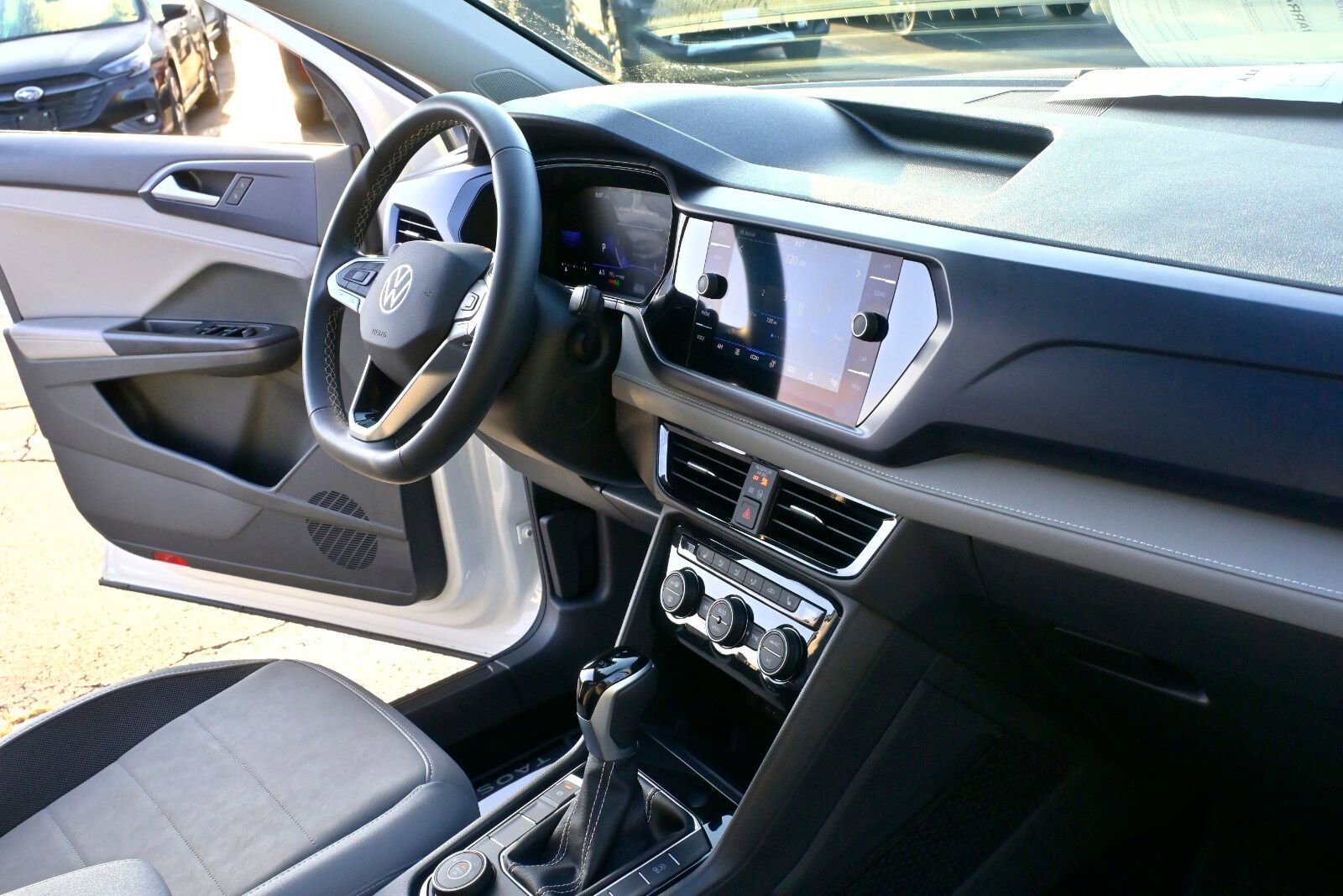 Used 2024 Volkswagen Taos SE w/ Panoramic Sunroof Package image 22