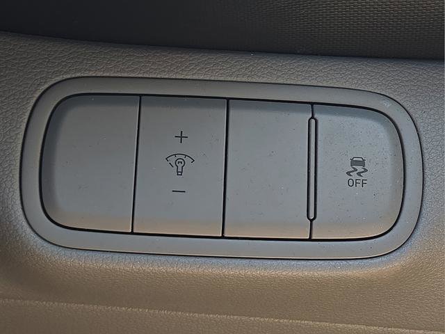 Used 2024 Hyundai Venue SEL FWD image 26