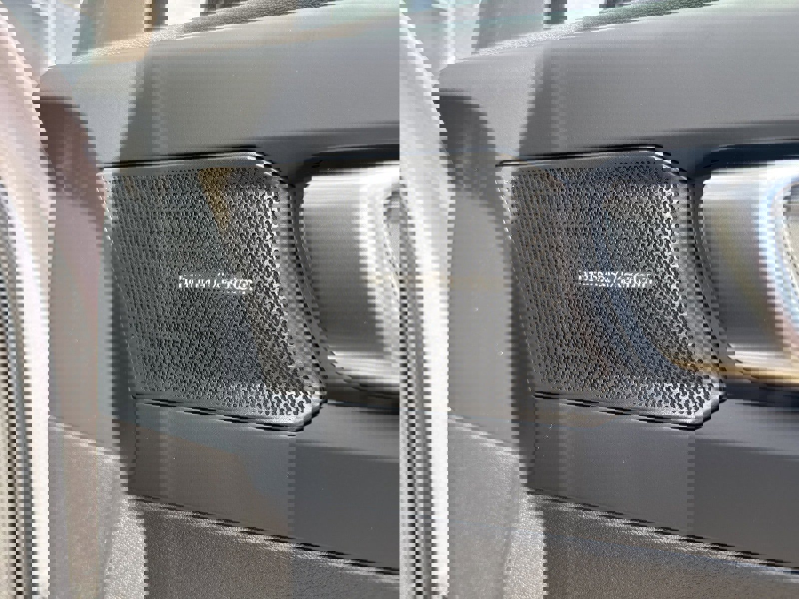 New 2026 Volvo XC40 B5 Ultra w/ Protection Package Premier image 17