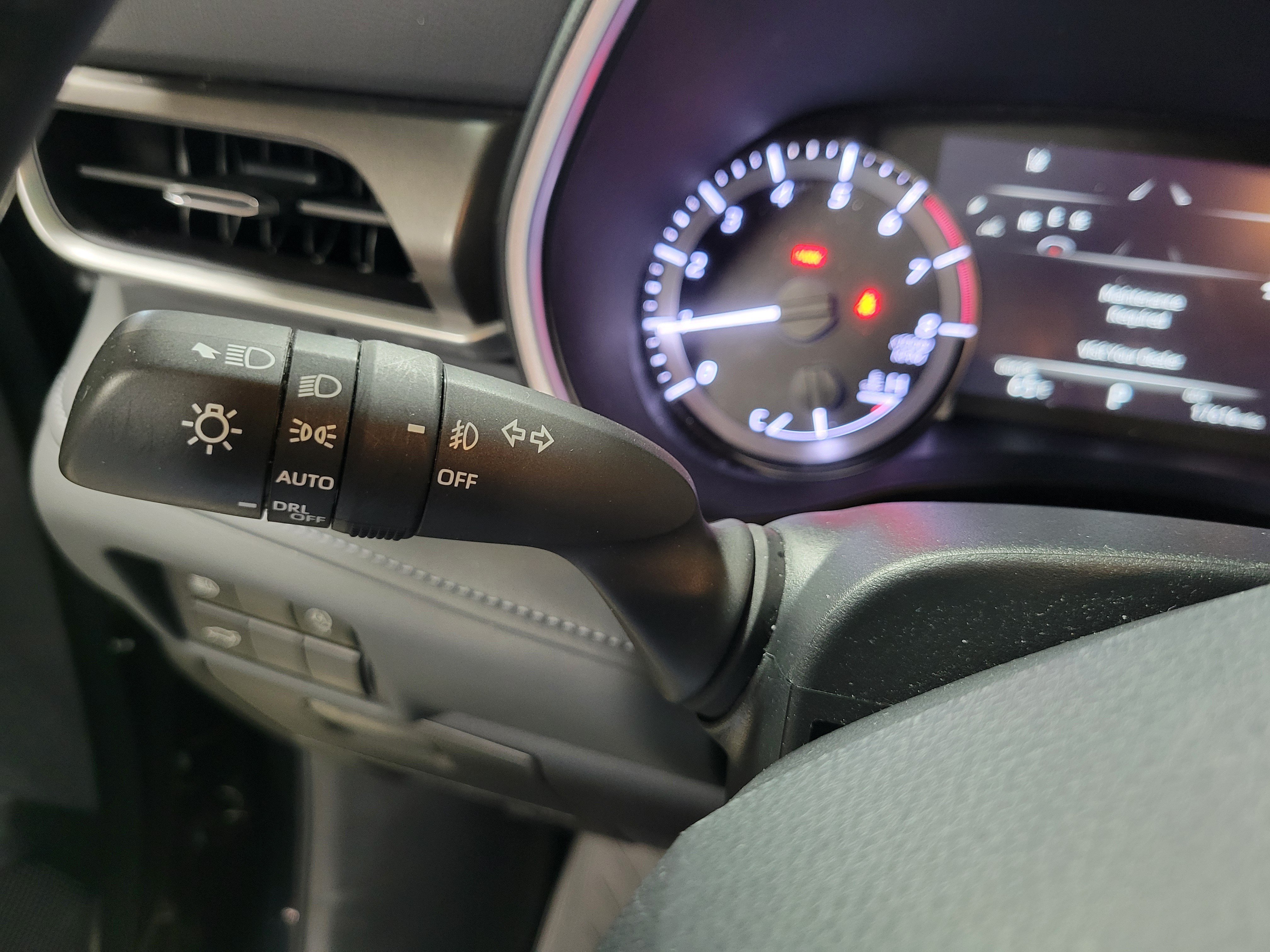 Used 2023 Toyota Highlander XLE AWD/4WD image 29