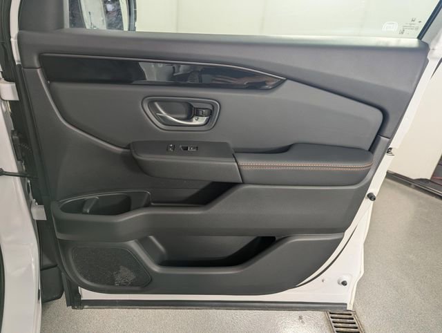 Used 2025 Honda Pilot TrailSport image 22
