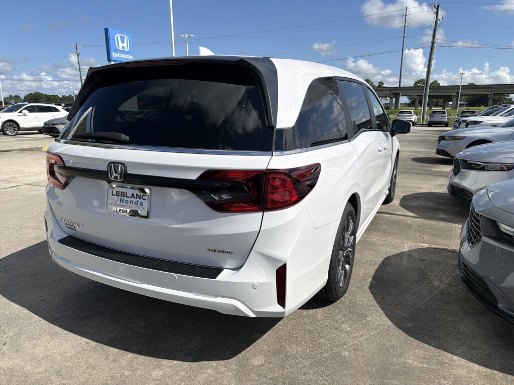 New 2027 Honda Odyssey Touring image 4
