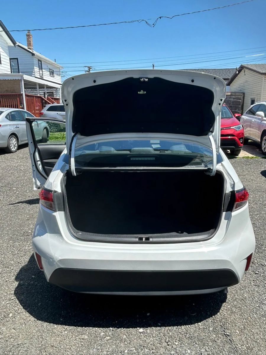 Used 2025 Toyota Corolla LE FWD image 16
