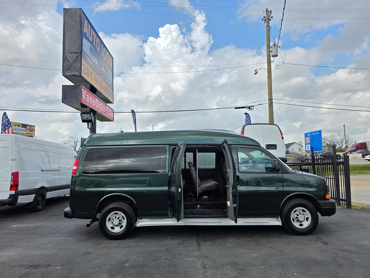 Used 2011 Chevrolet Express 3500 LS image 6