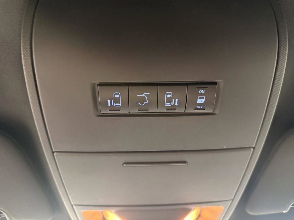Used 2017 Dodge Grand Caravan SXT image 21