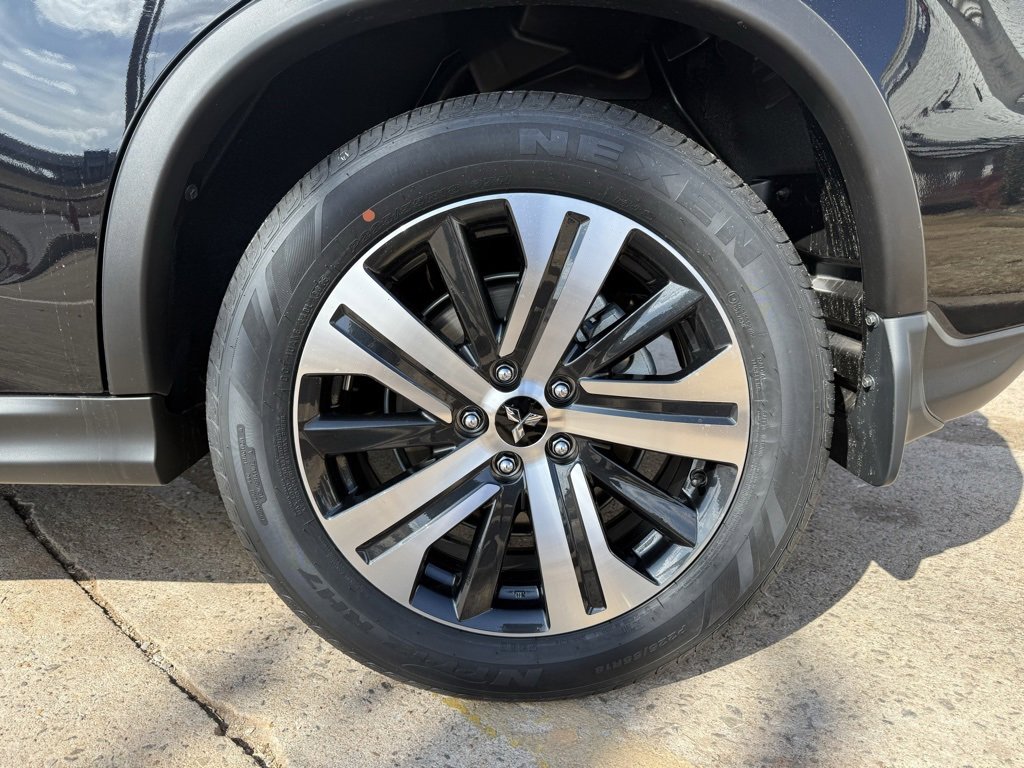 New 2026 Mitsubishi Outlander SEL image 11