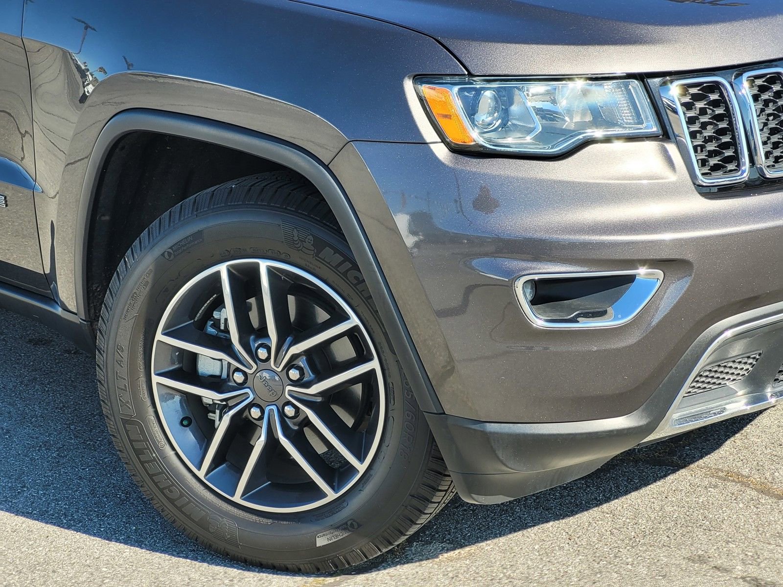 Used 2019 Jeep Grand Cherokee Limited image 9