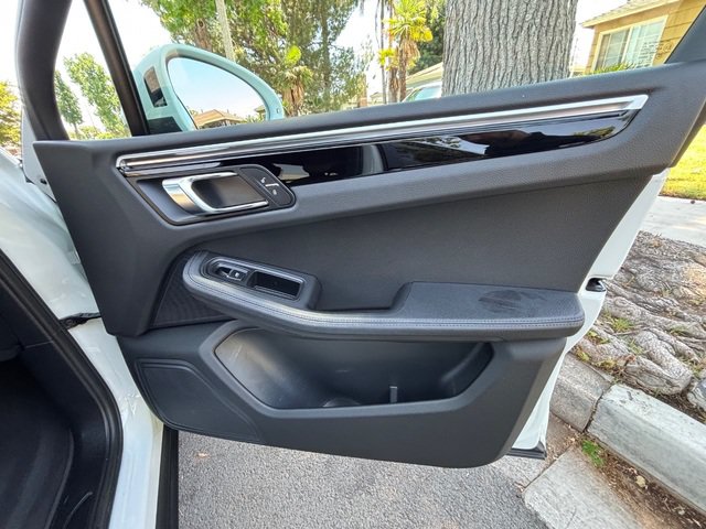 Used 2019 Porsche Macan AWD/4WD image 43