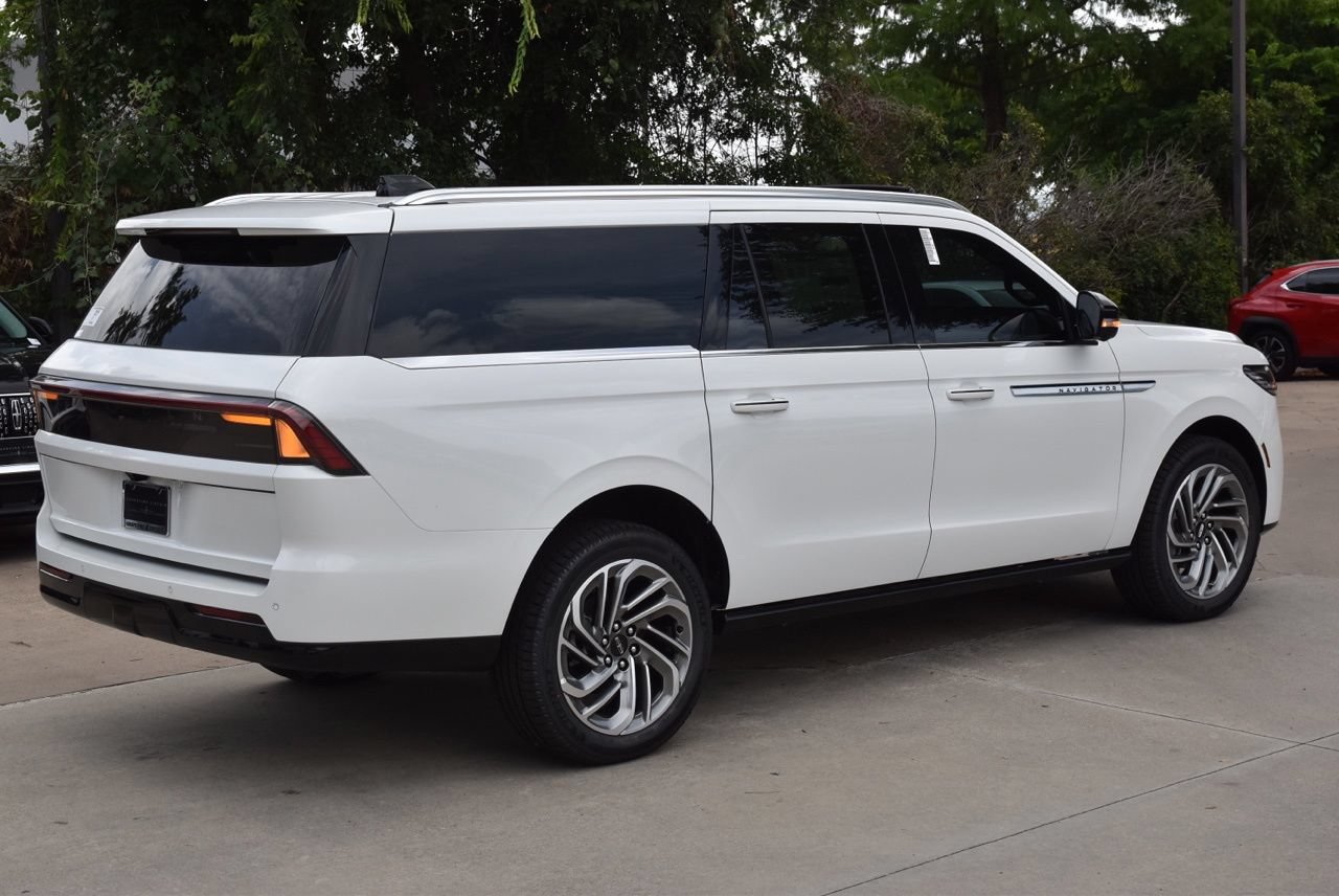 New 2026 Lincoln Navigator L Reserve AWD/4WD image 6