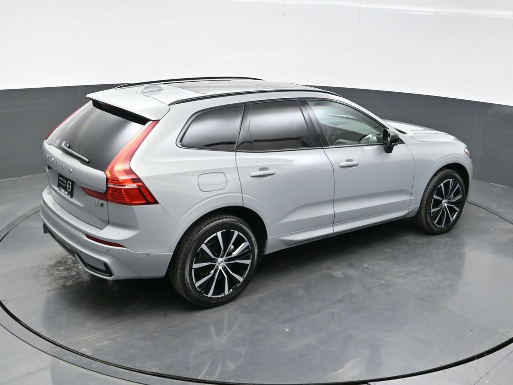 Used 2025 Volvo XC60 B5 Plus image 28