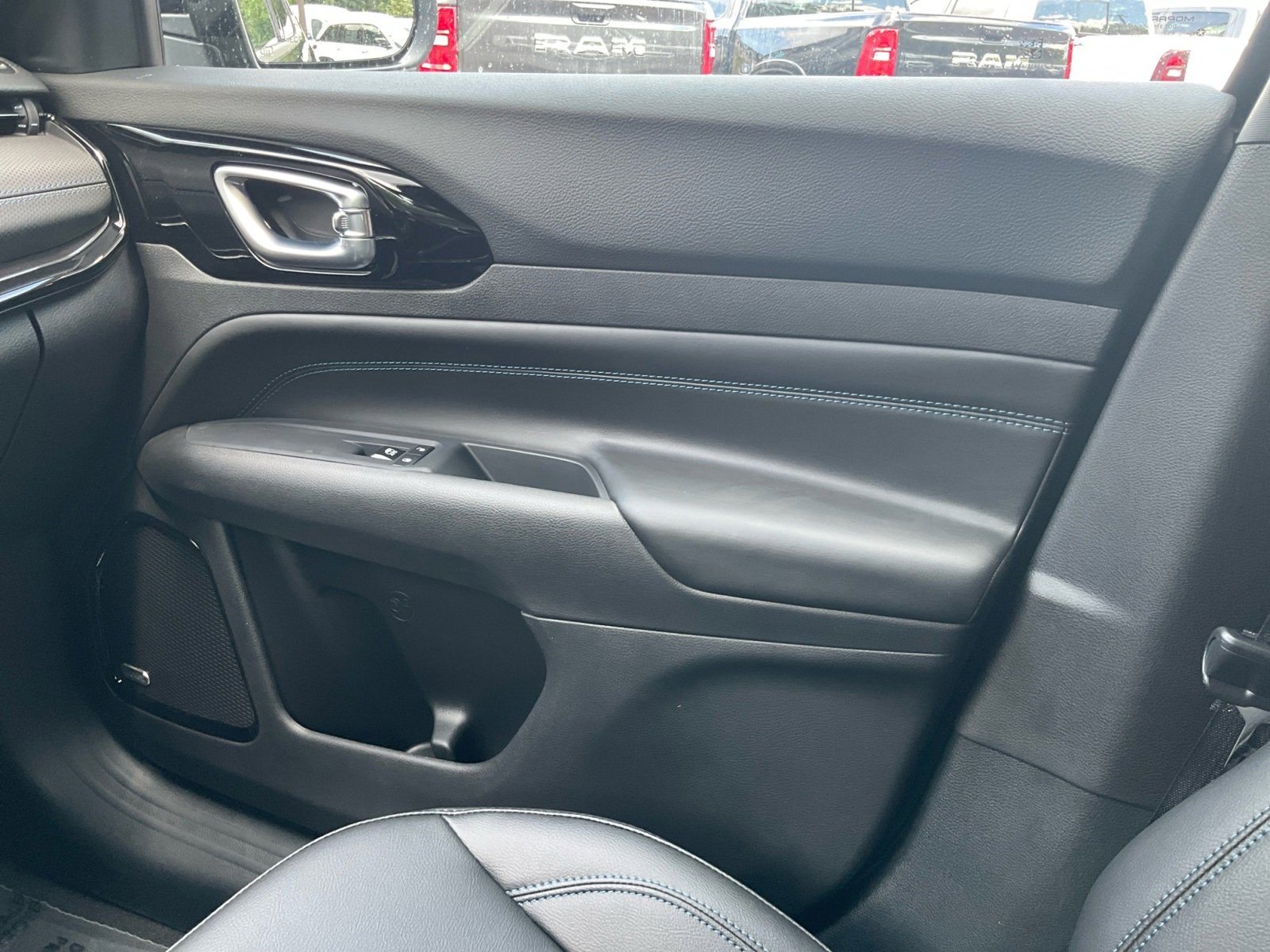 New 2025 Jeep Compass Limited w/ Sun & Sound Group image 17