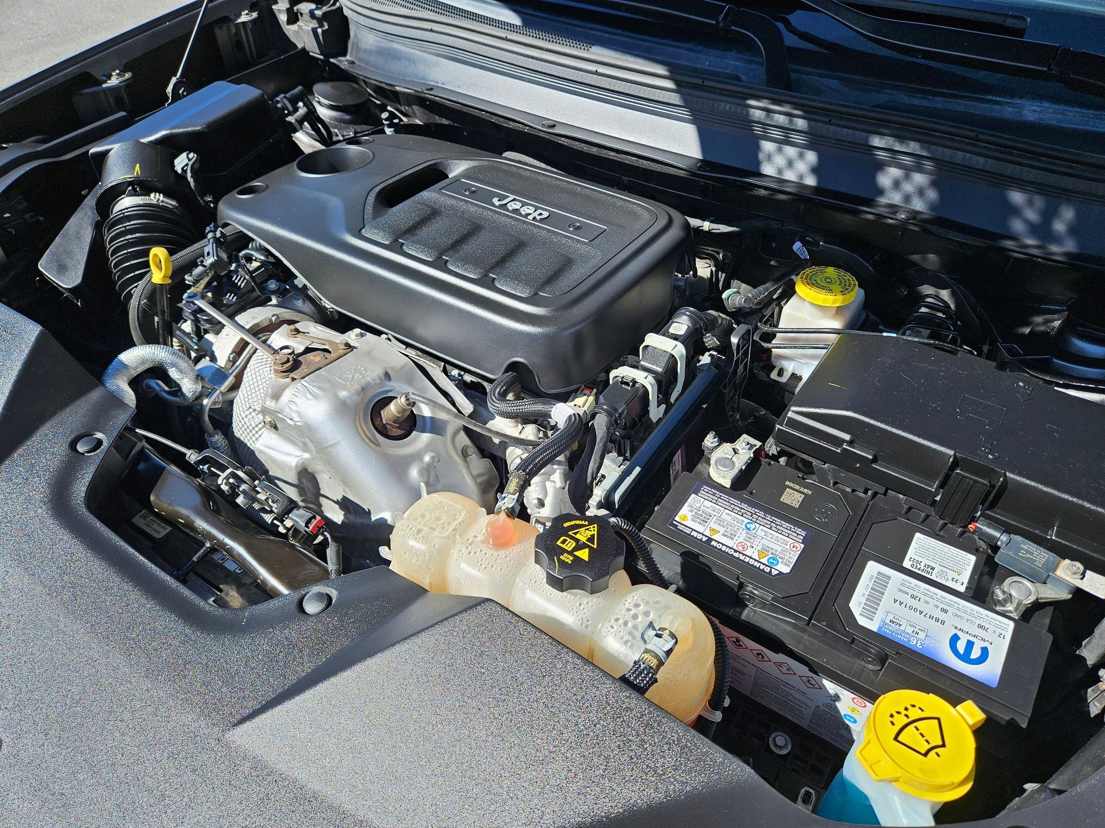 Used 2020 Jeep Cherokee Latitude Plus w/ Cold Weather Group AWD/4WD image 35