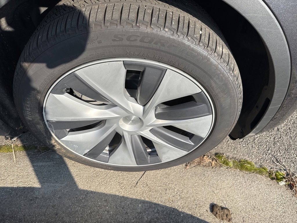 Used 2024 Tesla Model Y Long Range image 4