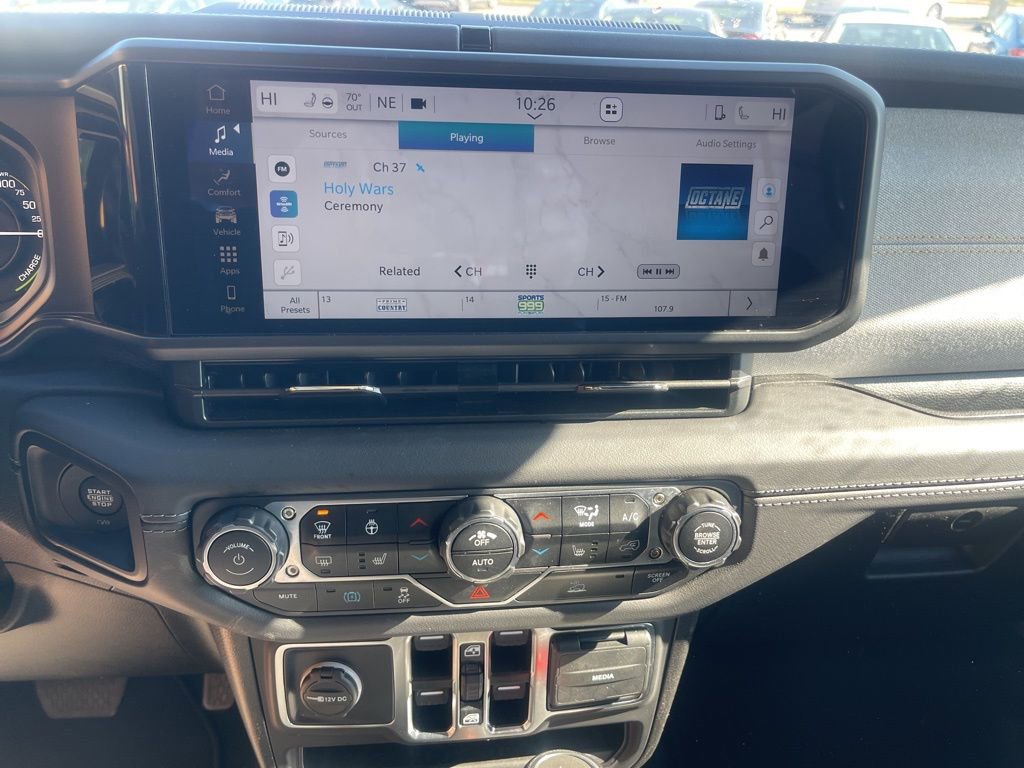 Used 2025 Jeep Wrangler Unlimited Sahara image 12