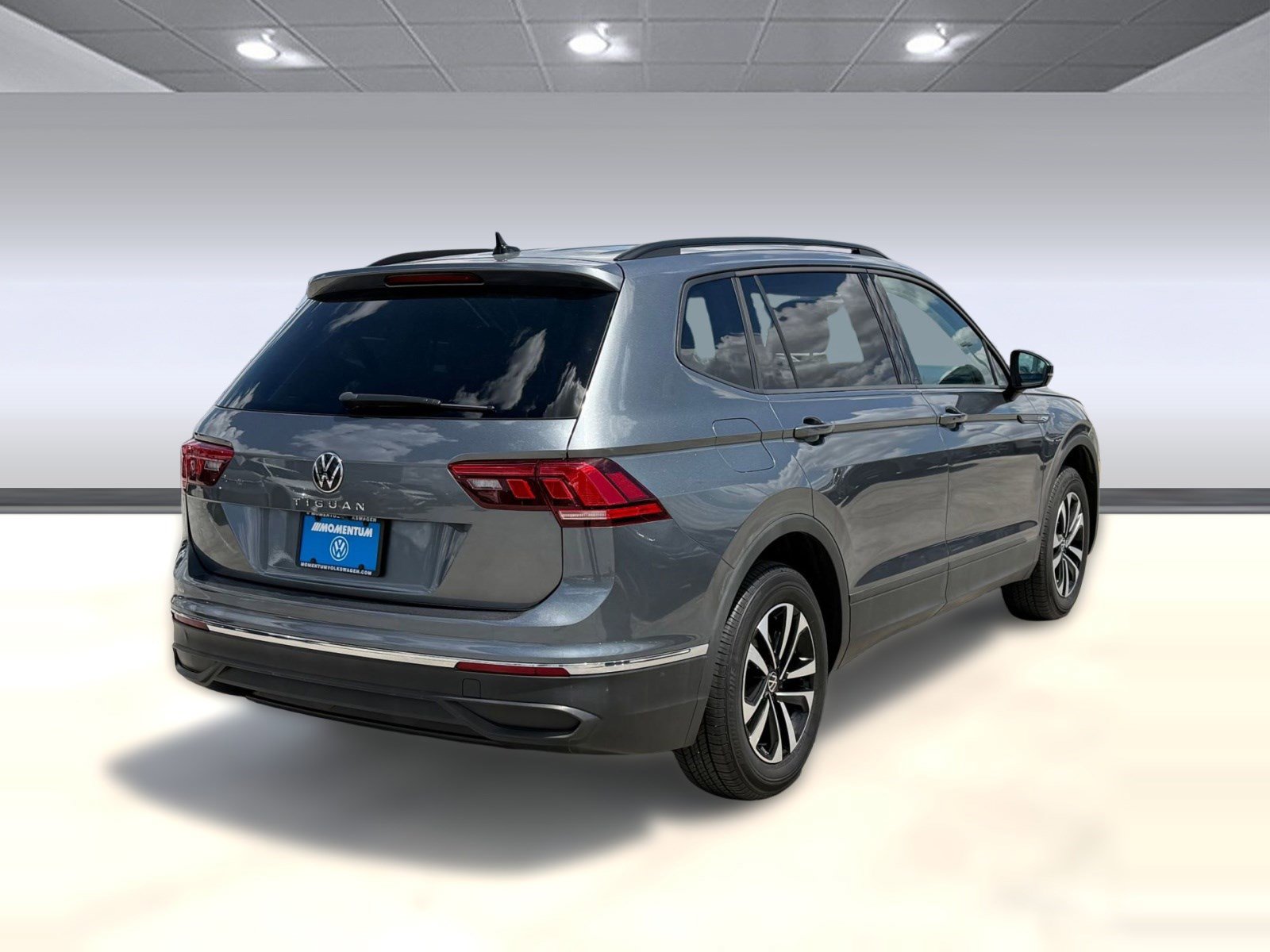 Used 2022 Volkswagen Tiguan S image 9