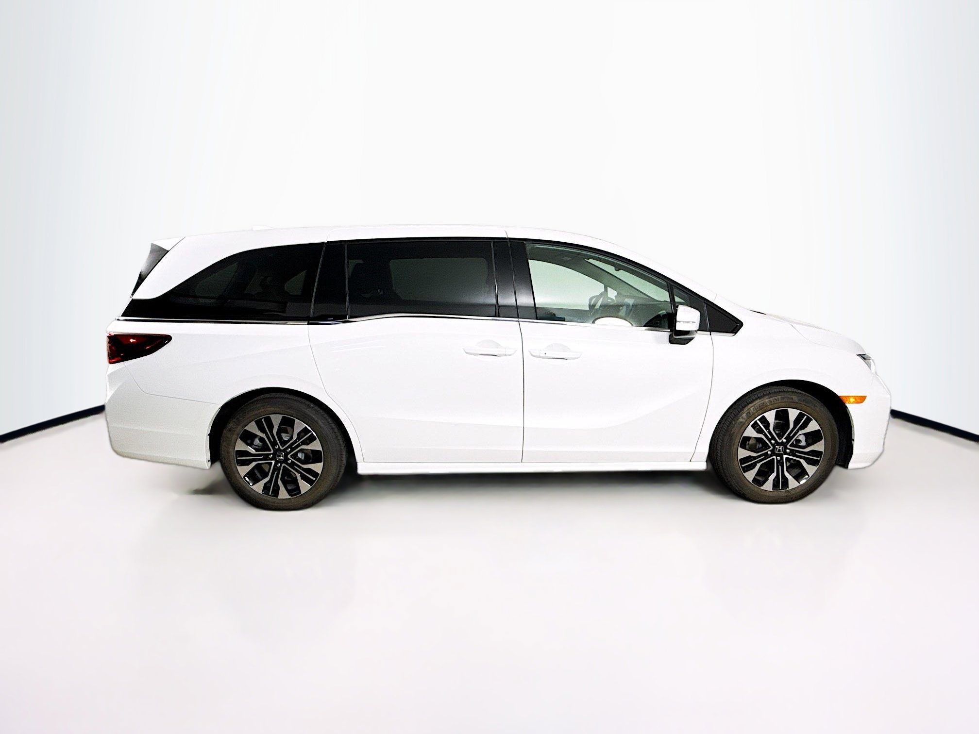 Certified 2026 Honda Odyssey Elite image 2