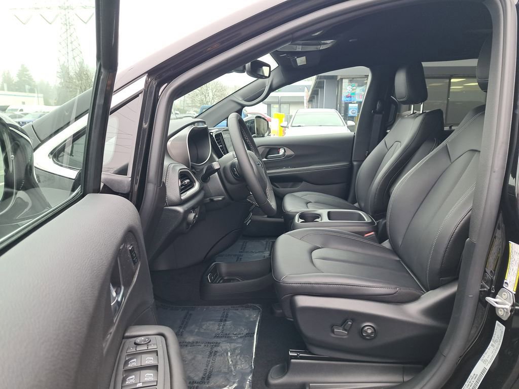 New 2026 Chrysler Pacifica Select FWD image 11