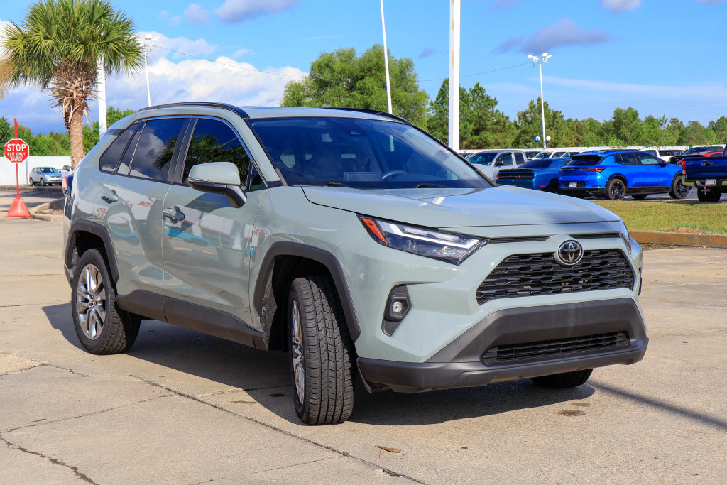 Used 2022 Toyota RAV4 XLE Premium FWD image 25