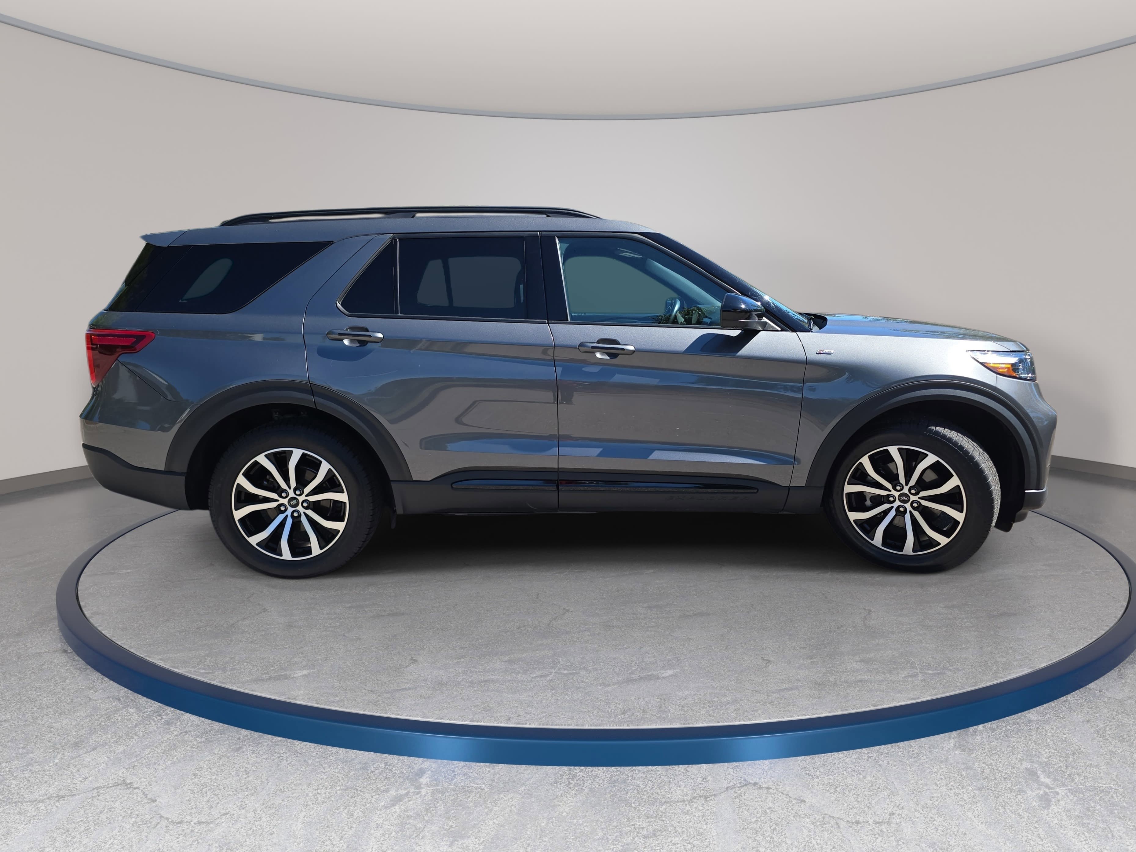 Used 2023 Ford Explorer ST-Line AWD/4WD image 4