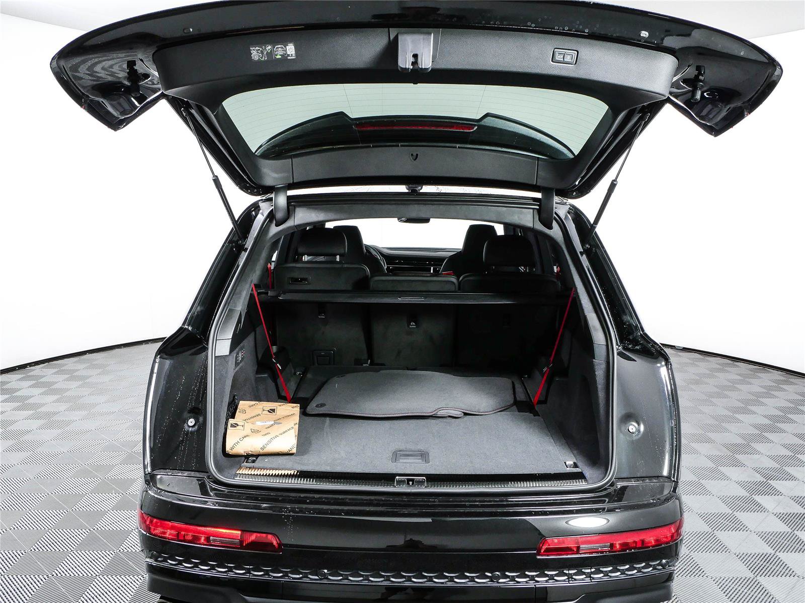 New 2026 Audi SQ7 Prestige AWD/4WD image 32