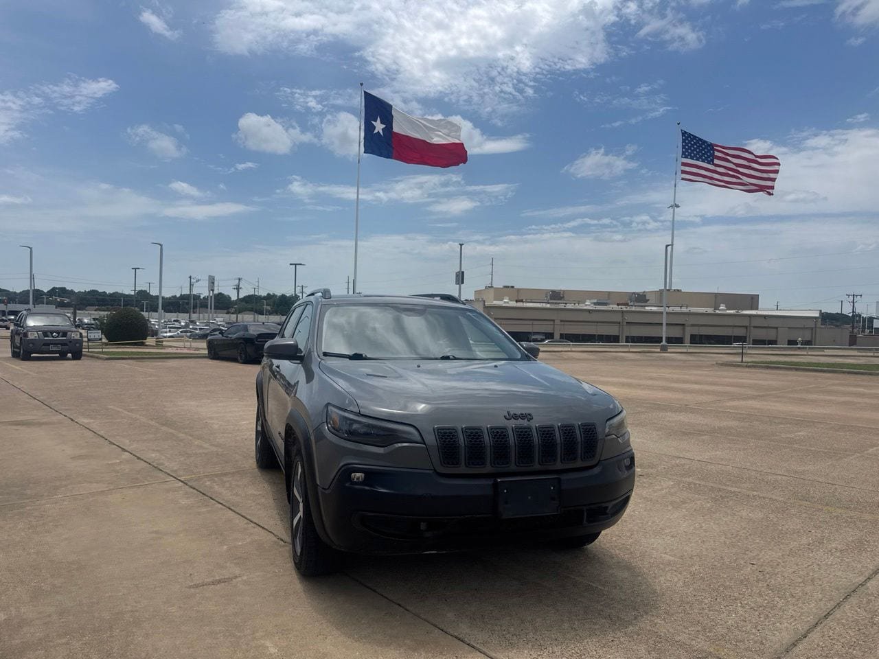 Used 2020 Jeep Cherokee Latitude w/ Quick Order Package 26F North AWD/4WD image 3