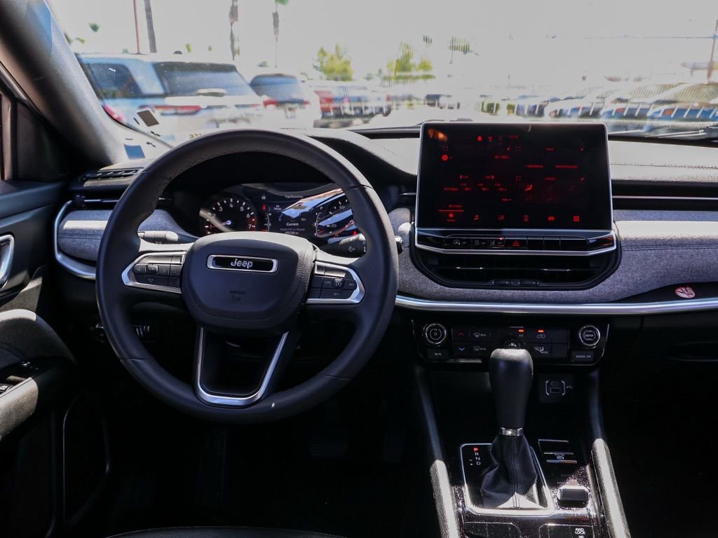 Used 2024 Jeep Compass Latitude image 22