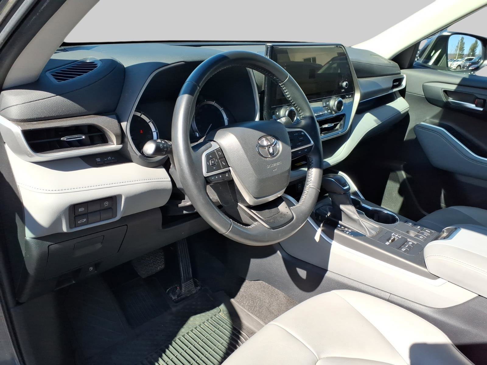 Used 2023 Toyota Highlander XLE w/ Protection Package #3 (TMS) image 21