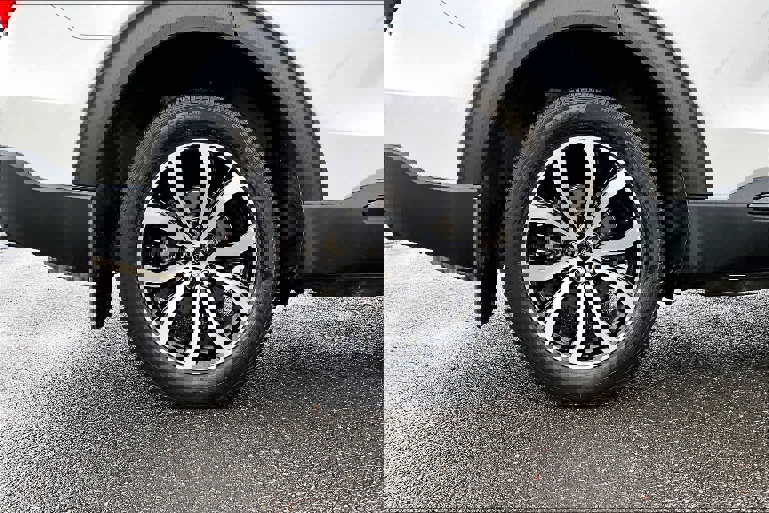 Used 2025 Ford Explorer ST-Line image 35