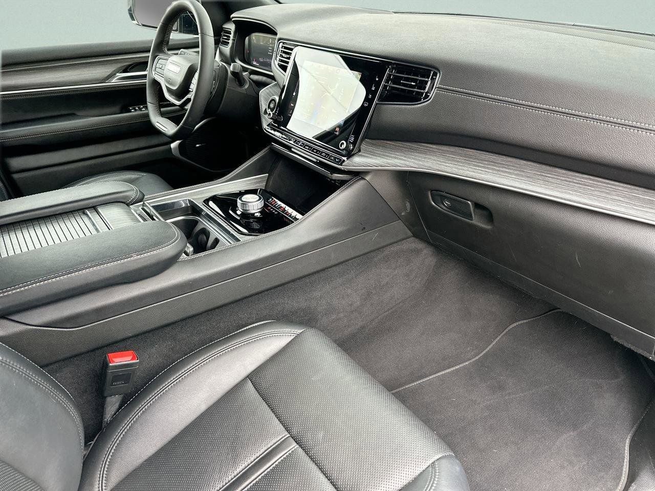 Used 2023 Jeep Wagoneer Series III w/ Preferred Equipment Group image 10