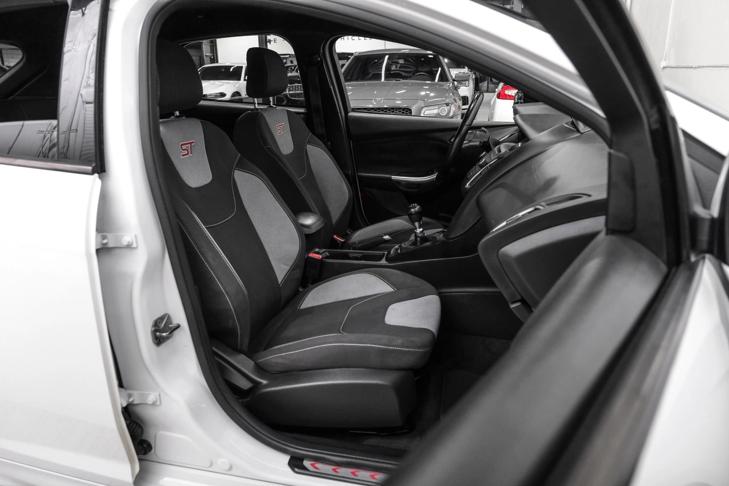 Used 2017 Ford Focus ST FWD image 33