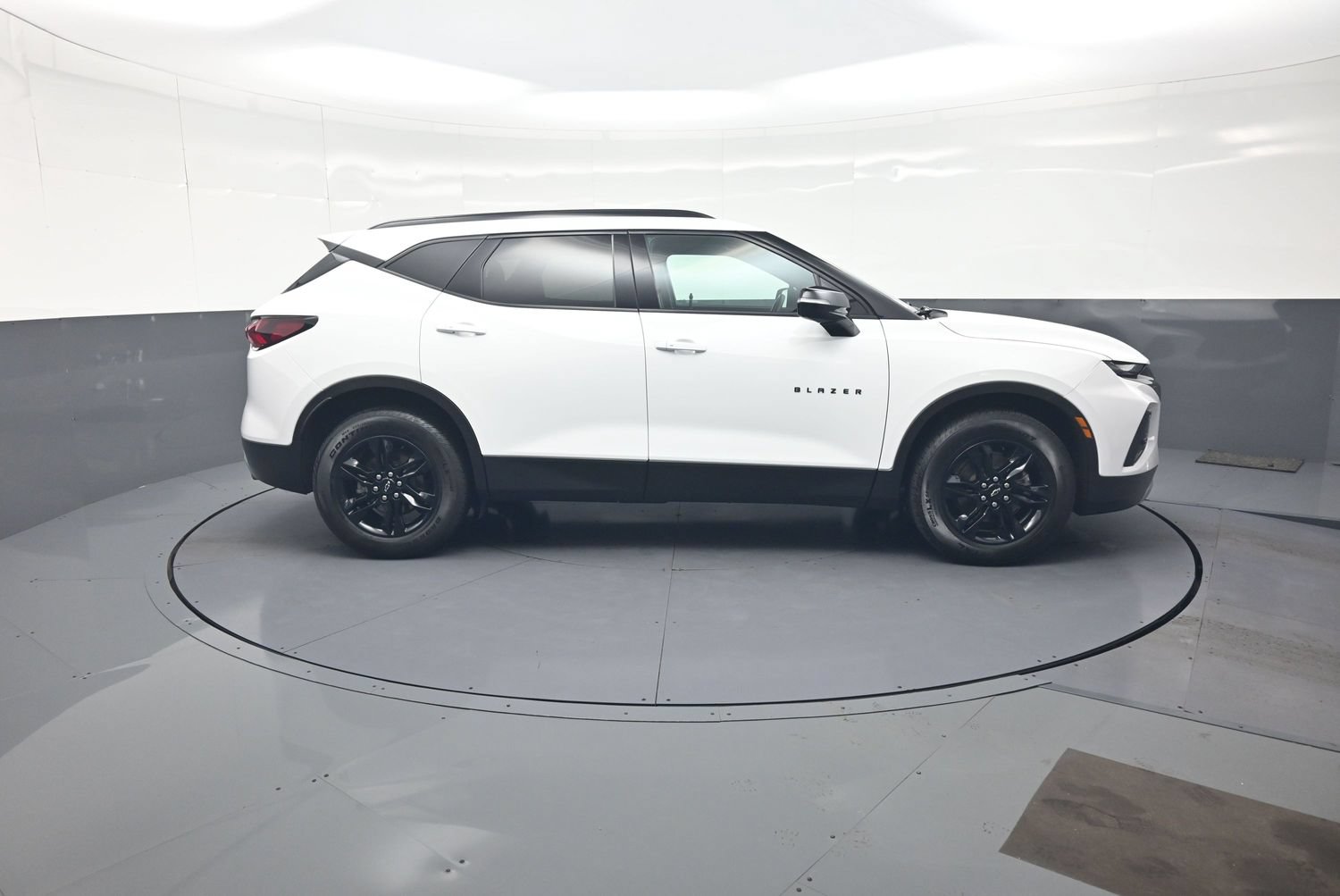 Used 2021 Chevrolet Blazer LT AWD/4WD image 2