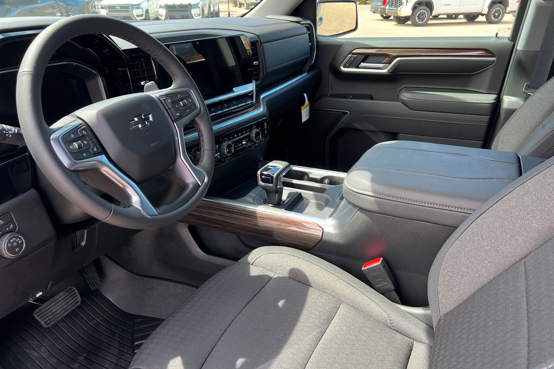 New 2026 Chevrolet Silverado 1500 RST w/ Z71 Off-Road Package AWD/4WD image 16
