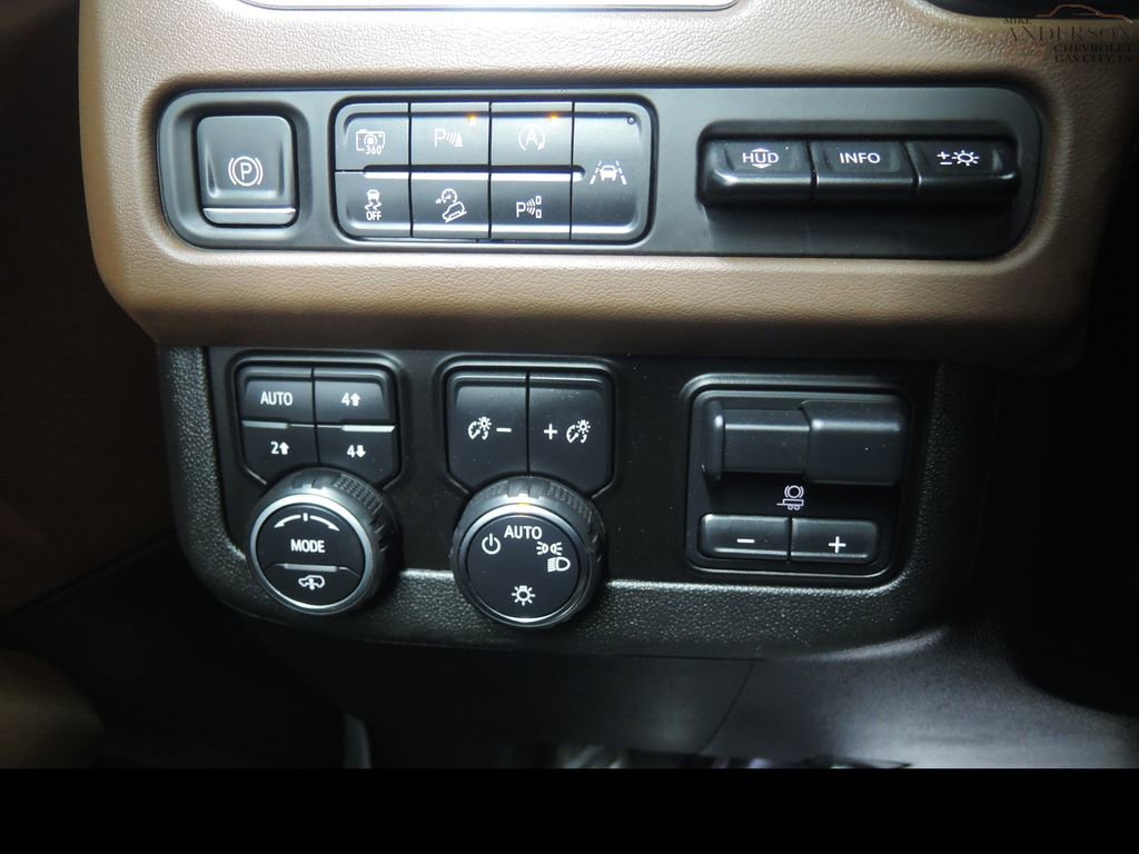 Used 2023 Chevrolet Suburban High Country w/ Advanced Technology Package image 33