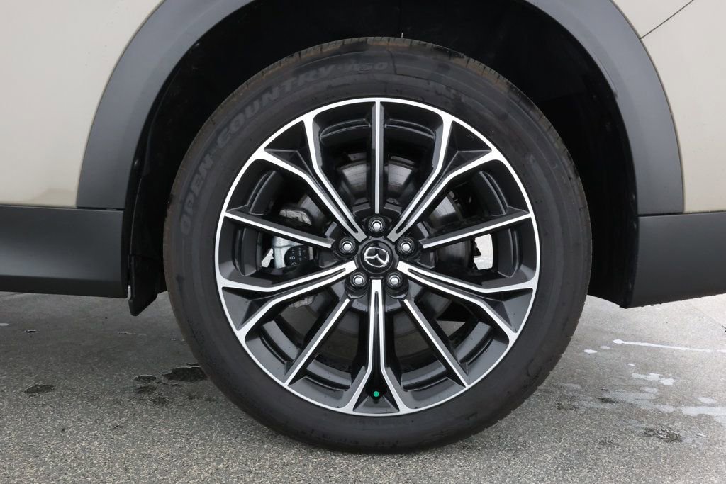 Used 2025 MAZDA CX-70 Plug-In Hybrid w/ Premium Pkg image 9
