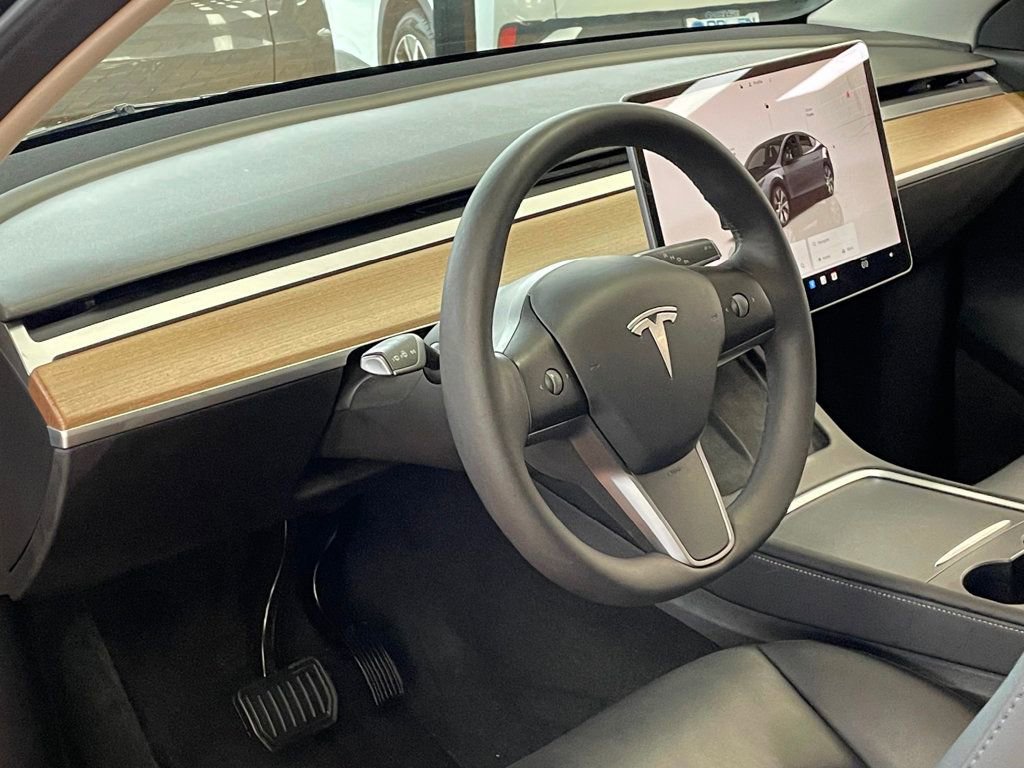 Used 2022 Tesla Model Y Long Range image 13