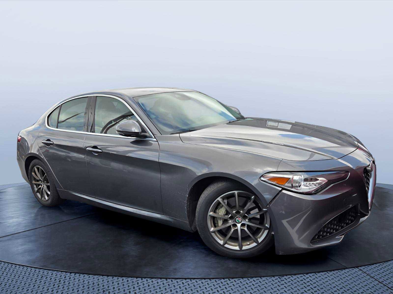 Used 2020 Alfa Romeo Giulia RWD image 2