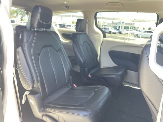 Used 2023 Chrysler Pacifica Touring-L FWD image 26