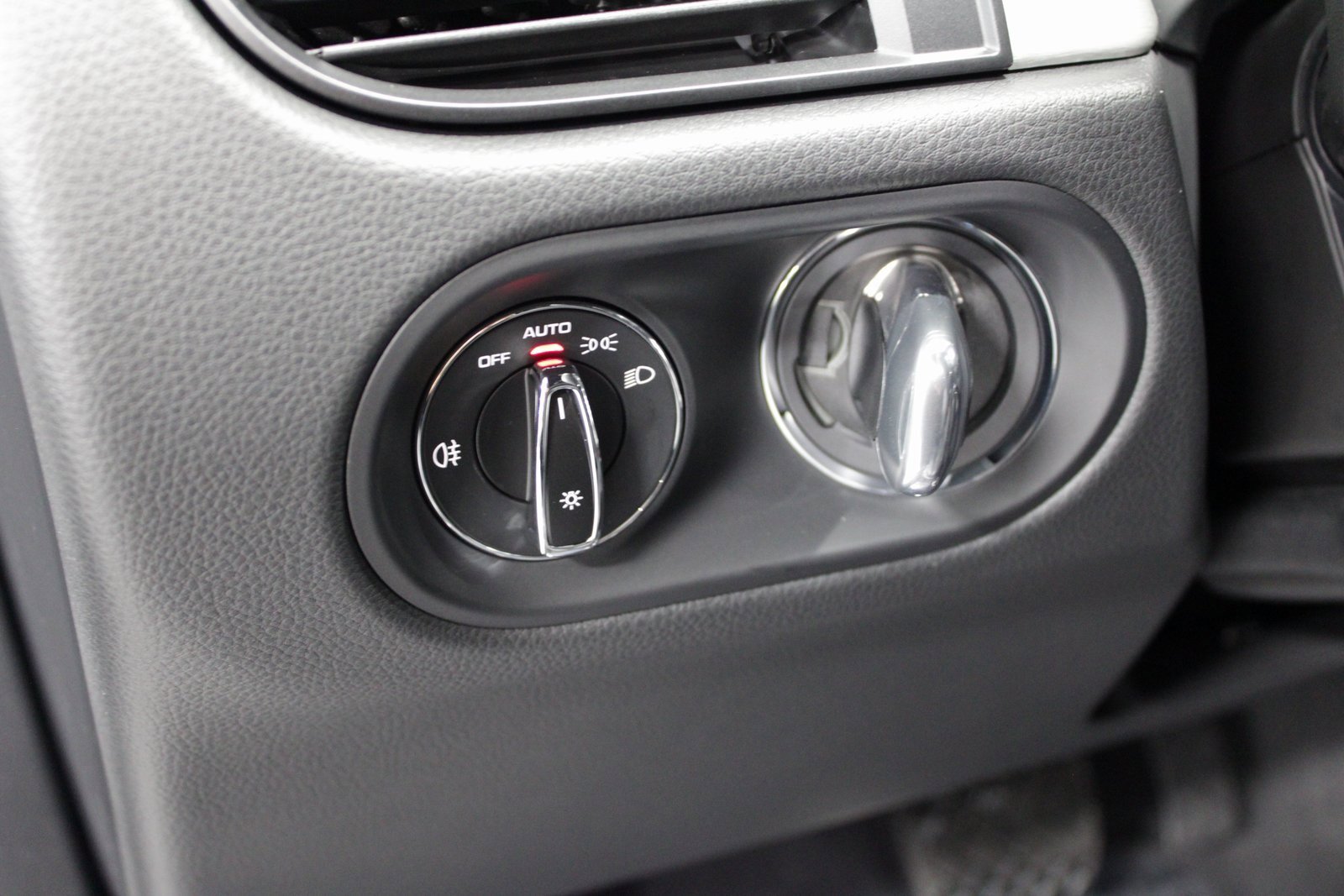 New 2026 Porsche Macan image 26