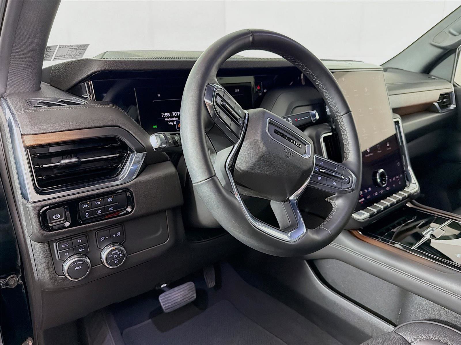 Used 2025 GMC Yukon Denali AWD/4WD image 9