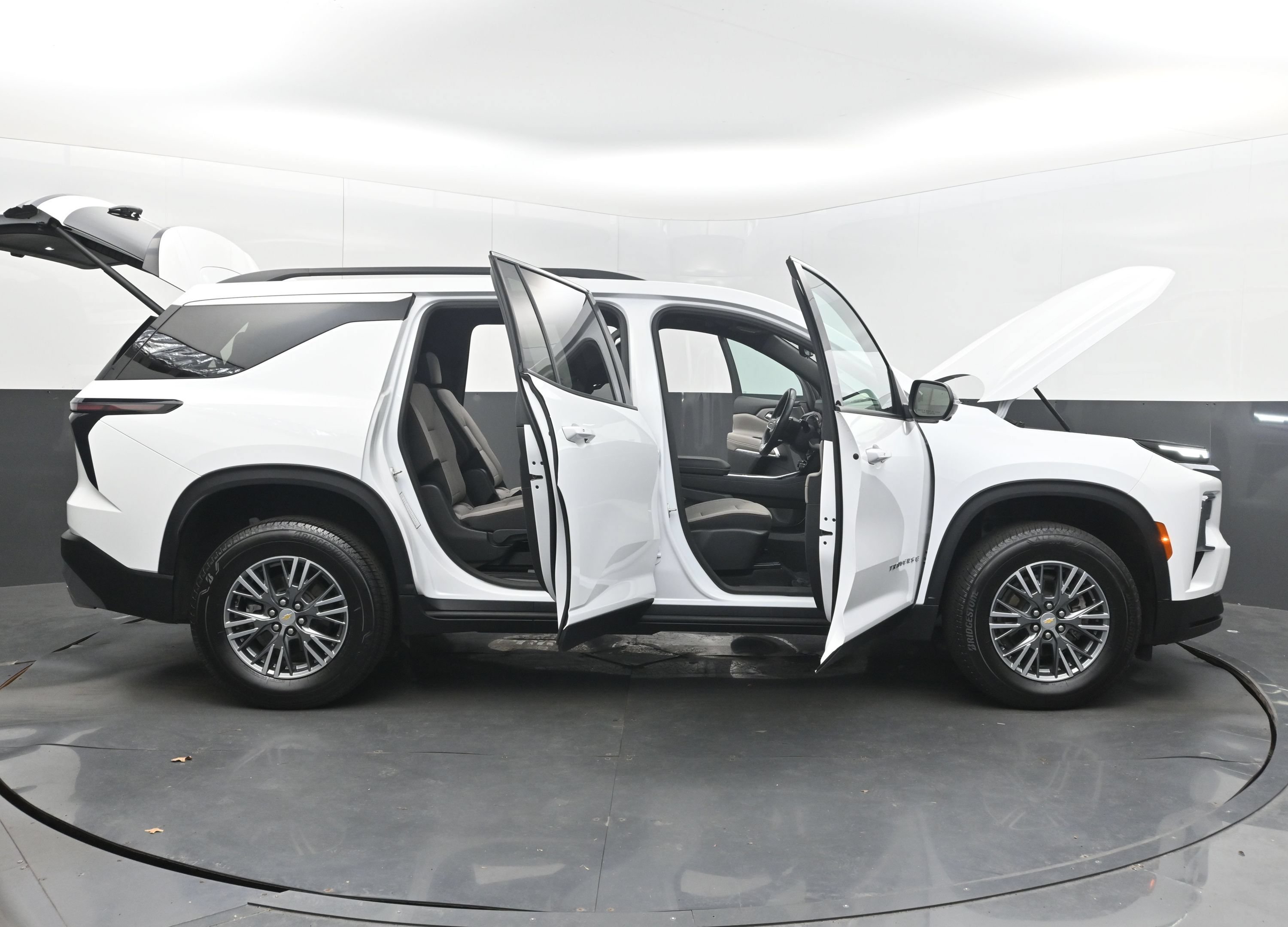 Used 2026 Chevrolet Traverse LT w/ Driver Confidence Package FWD image 46