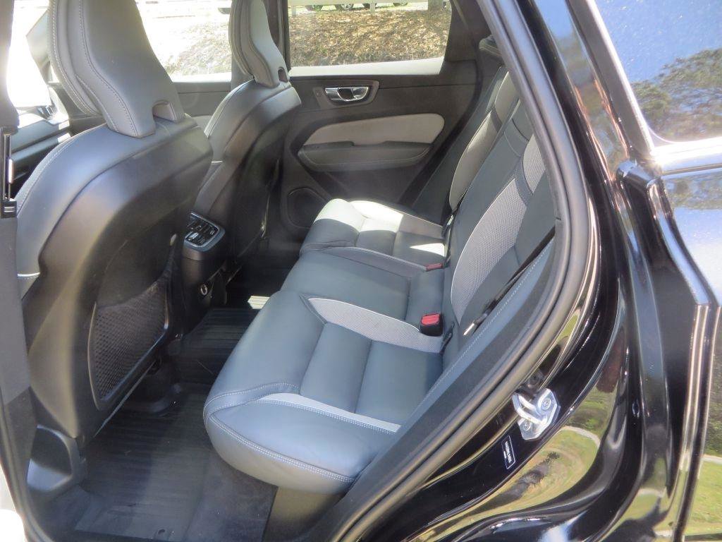 Used 2020 Volvo XC60 T6 R-Design AWD/4WD image 27