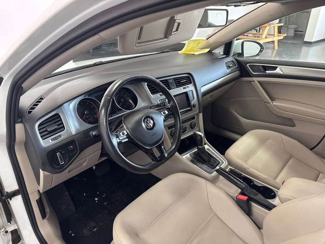 Used 2015 Volkswagen Golf S image 8