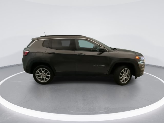 Used 2022 Jeep Compass Latitude AWD/4WD image 7