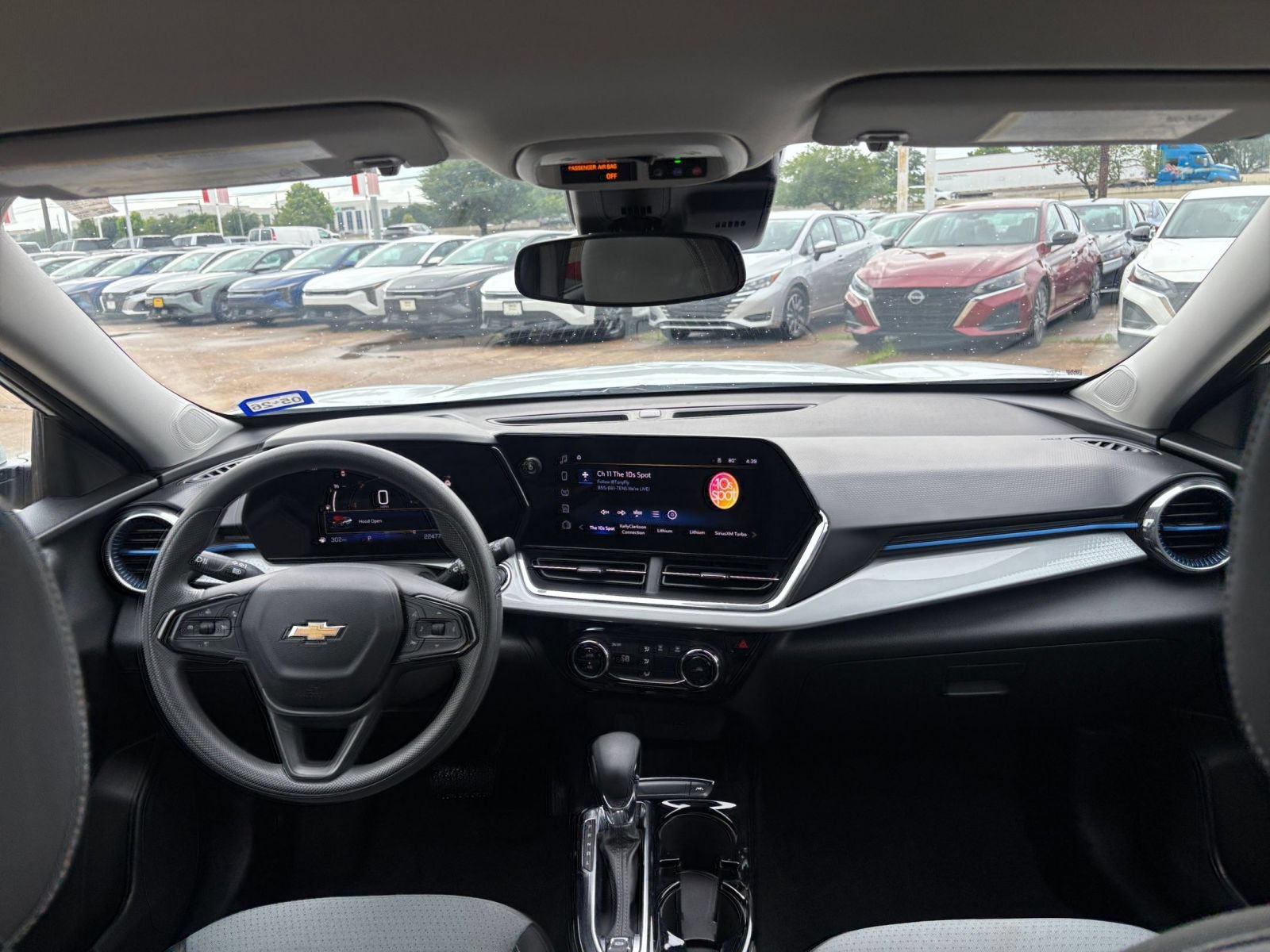 Used 2025 Chevrolet Trax LT FWD image 32