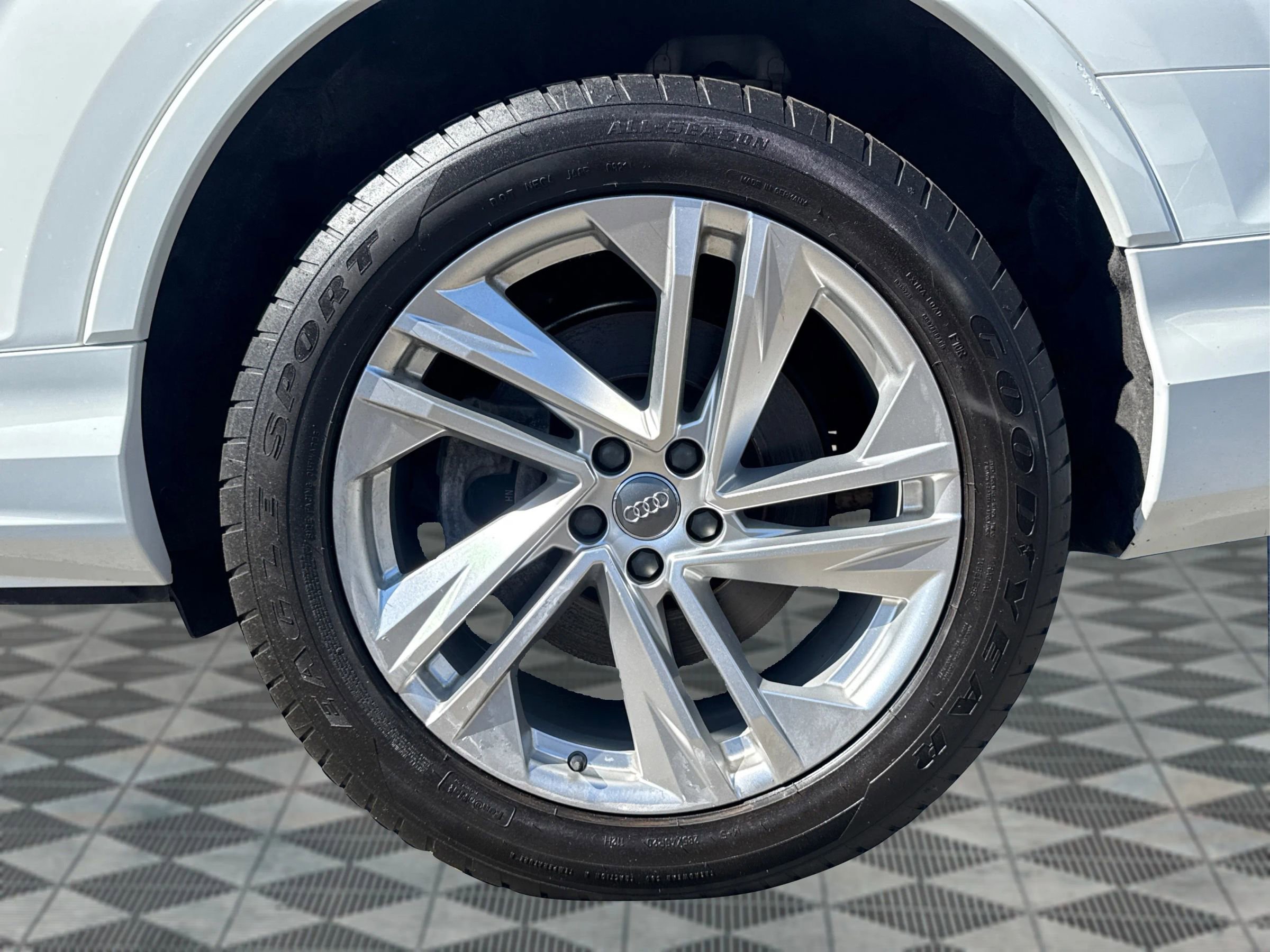 Used 2020 Audi Q7 3.0T Premium Plus image 24