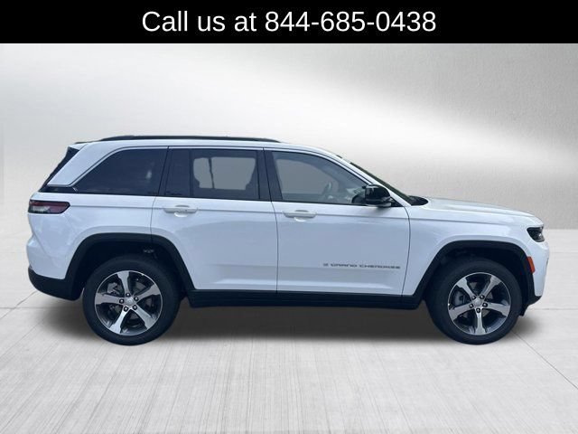 New 2026 Jeep Grand Cherokee Limited RWD image 3