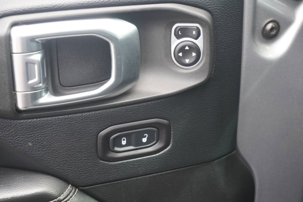 Used 2018 Jeep Wrangler Unlimited Sahara image 16