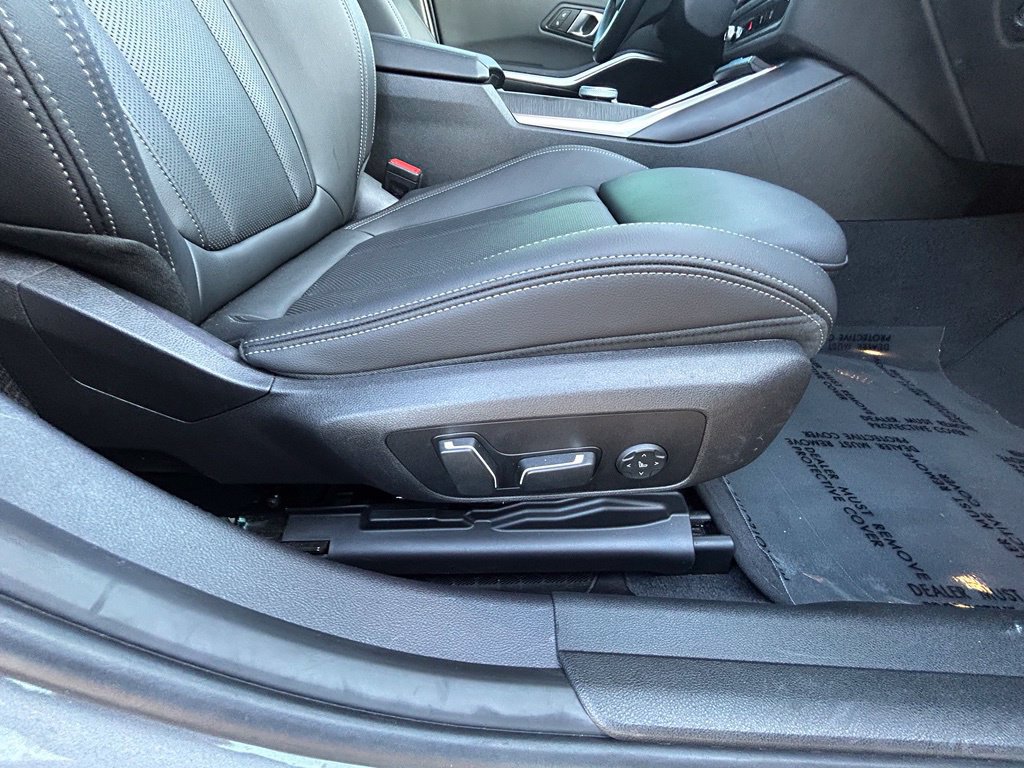 Used 2024 BMW 330i Sedan w/ Convenience Package RWD image 27